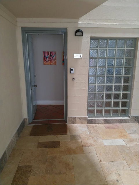 Salty Kiss - Travel Agents 2