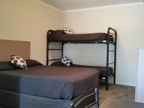 Mandurah Foreshore Motel - Travel Search 11