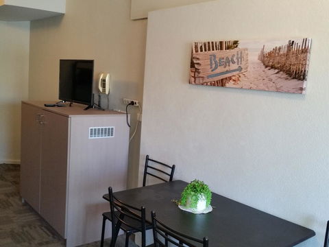 Mandurah Foreshore Motel - Travel Search 10