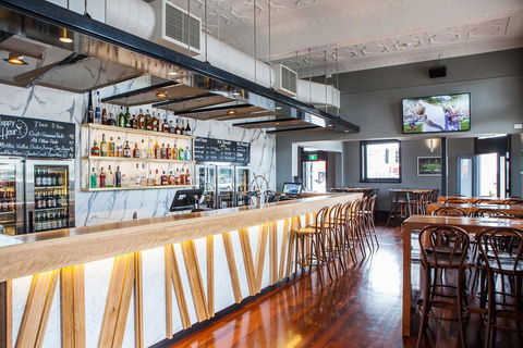 Nightcap At The Ship Inn - Travel Agents 34