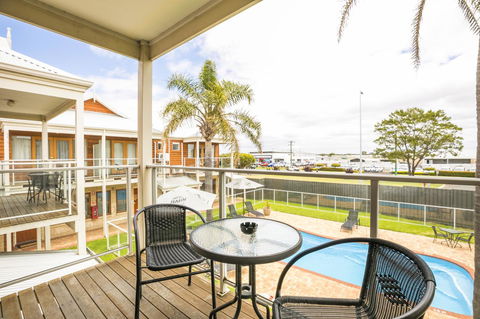 Nightcap At The Ship Inn - Travel Agents 26
