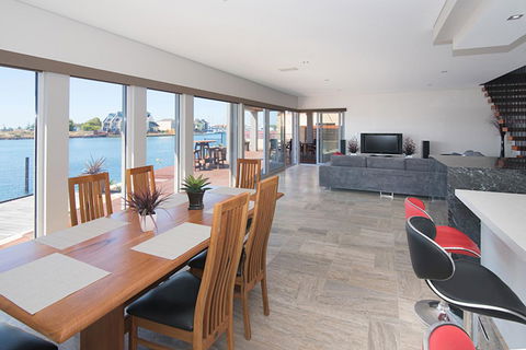 Oceans Edge - Busselton - Cruises Travel 9