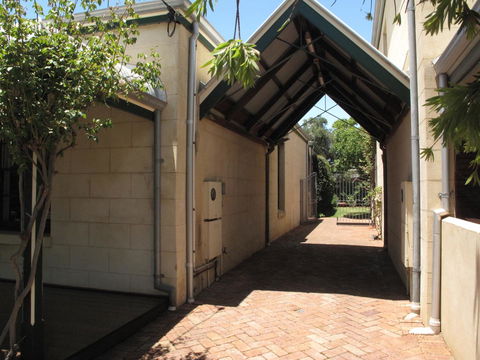 The Russell House - Travel Search 24