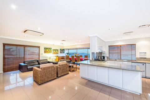 Perth Luxury Accommodation - Tourism Guide 11