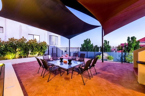 Perth Luxury Accommodation - Tourism Guide 12