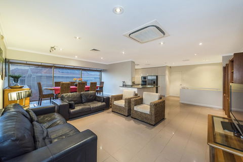 Perth Luxury Accommodation - Tourism Guide 42