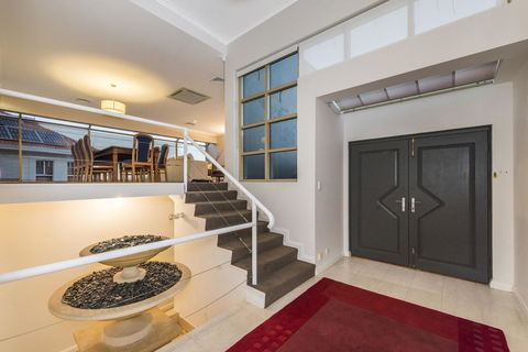 Perth Luxury Accommodation - Tourism Guide 35