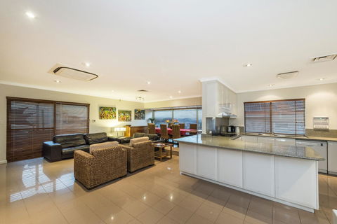 Perth Luxury Accommodation - Tourism Guide 37