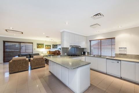 Perth Luxury Accommodation - Tourism Guide 28