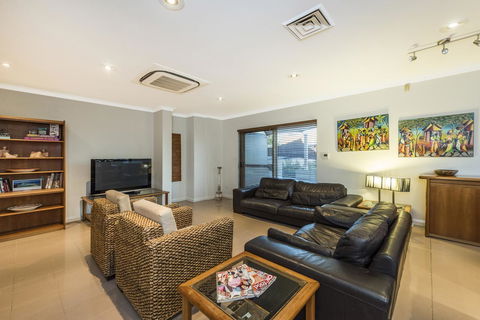 Perth Luxury Accommodation - Tourism Guide 25
