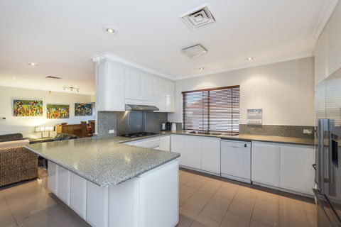 Perth Luxury Accommodation - Tourism Guide 38