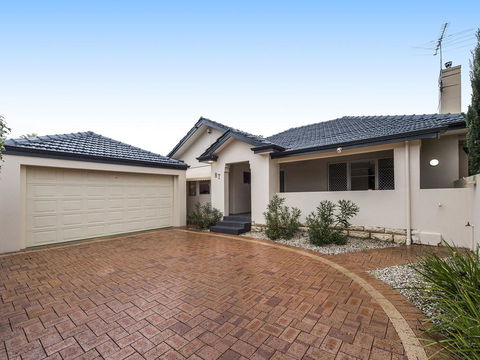 Luxury Federation Style Home - Sleeps 10 - Travel Search 18