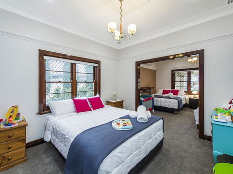 Luxury Federation Style Home - Sleeps 10 - Travel Search 8