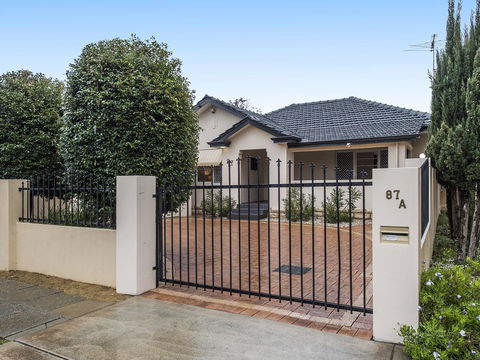 Luxury Federation Style Home - Sleeps 10 - Travel Search 17