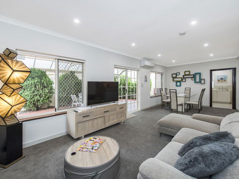 Luxury Federation Style Home - Sleeps 10 - Travel Search 3