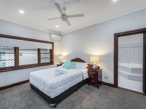 Luxury Federation Style Home - Sleeps 10 - Travel Search 7