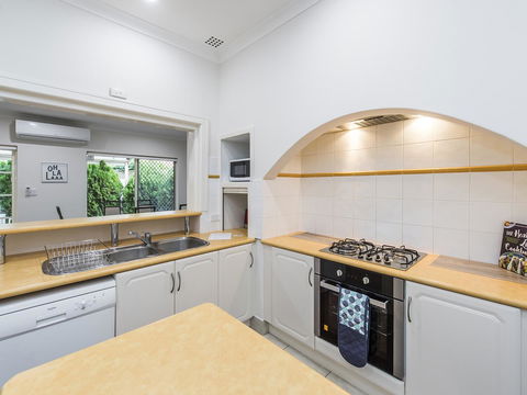 Luxury Federation Style Home - Sleeps 10 - Travel Search 5