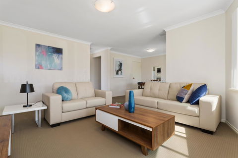 Como South Perth Villa - Travel Search 7