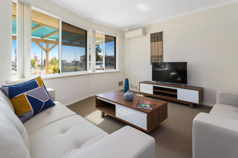 Como South Perth Villa - Travel Search 14