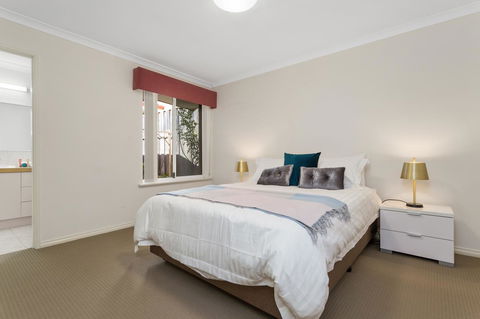 Como South Perth Villa - Travel Search 19