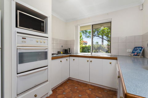 Como South Perth Villa - Travel Search 26
