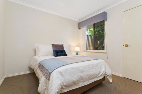 Como South Perth Villa - Travel Search 6