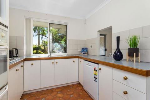 Como South Perth Villa - Travel Search 11
