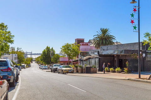 Como South Perth Villa - Travel Search 9