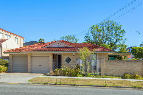 Como South Perth Villa - Travel Search 21