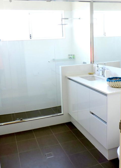Contemporary Cove - Quindalup - Cruises Travel 9