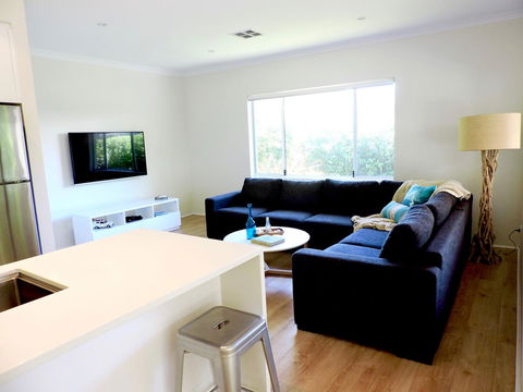 Contemporary Cove - Quindalup - Cruises Travel 5