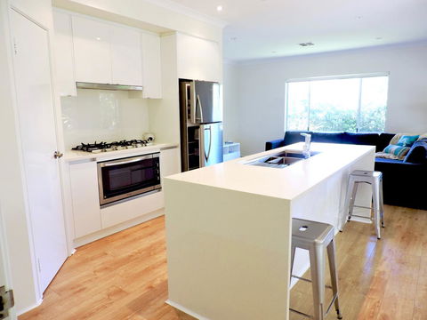 Contemporary Cove - Quindalup - Cruises Travel 7