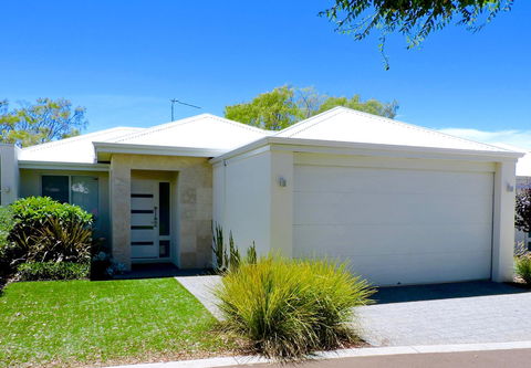Contemporary Cove - Quindalup - Cruises Travel 0