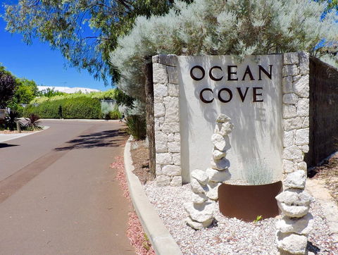 Contemporary Cove - Quindalup - Cruises Travel 1