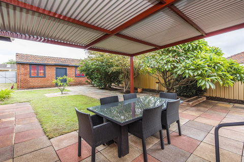 Big House Heated Pool 11 Beds Como / South Perth / Applecross - Travel Search 26