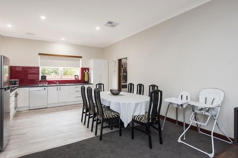 Big House Heated Pool 11 Beds Como / South Perth / Applecross - Travel Search 9