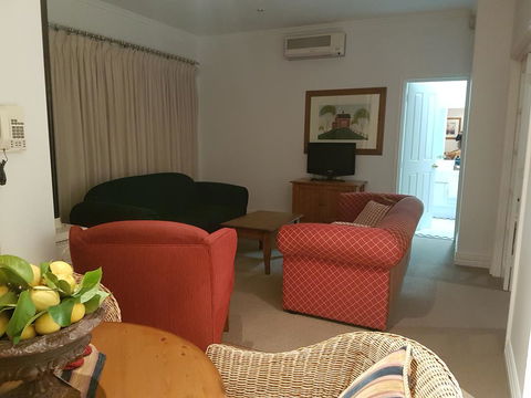 Two Sisters Chalets - Travel Agents 12