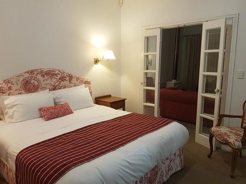 Two Sisters Chalets - Travel Agents 8