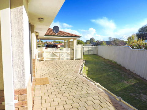 Silver Gull Family Retreat - Travel Agents 12