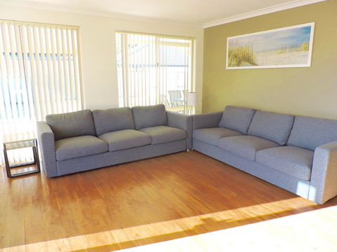 Silver Gull Family Retreat - Travel Agents 3