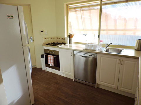 Silver Gull Family Retreat - Travel Agents 1