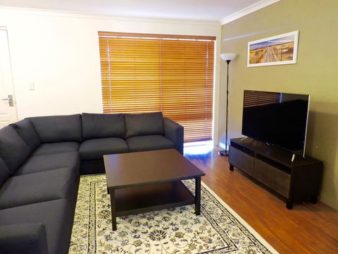 Silver Gull Family Retreat - Travel Agents 2