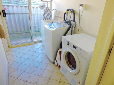 Silver Gull Family Retreat - Travel Agents 9