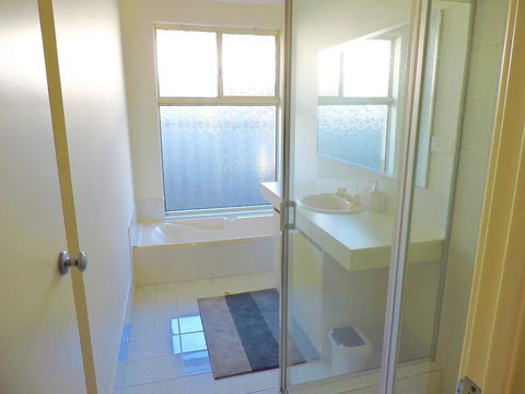 Silver Gull Family Retreat - Travel Agents 10