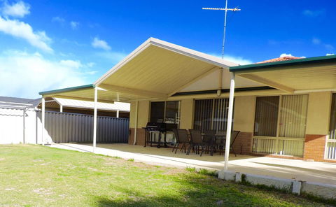 Silver Gull Family Retreat - Travel Agents 13