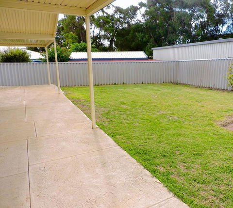 Silver Gull Family Retreat - Travel Agents 14