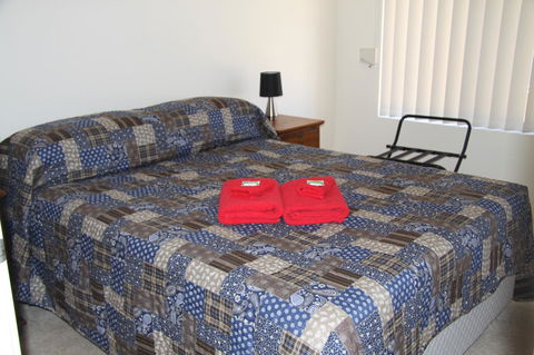 Byford House On The Scarp - Travel Agents 7