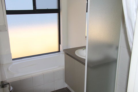 Byford House On The Scarp - Travel Agents 12