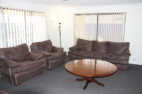 Byford House On The Scarp - Travel Agents 14