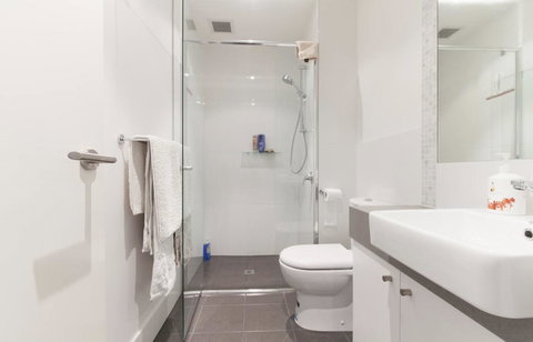 Perth Luxury City Apartment- Free Parking - Travel Search 1